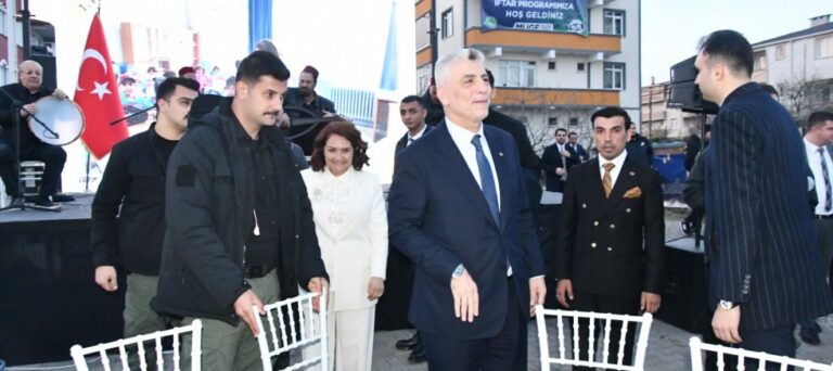 BAKAN BOLAT ERGENE’DE HALK İLE İFTAR YAPTI