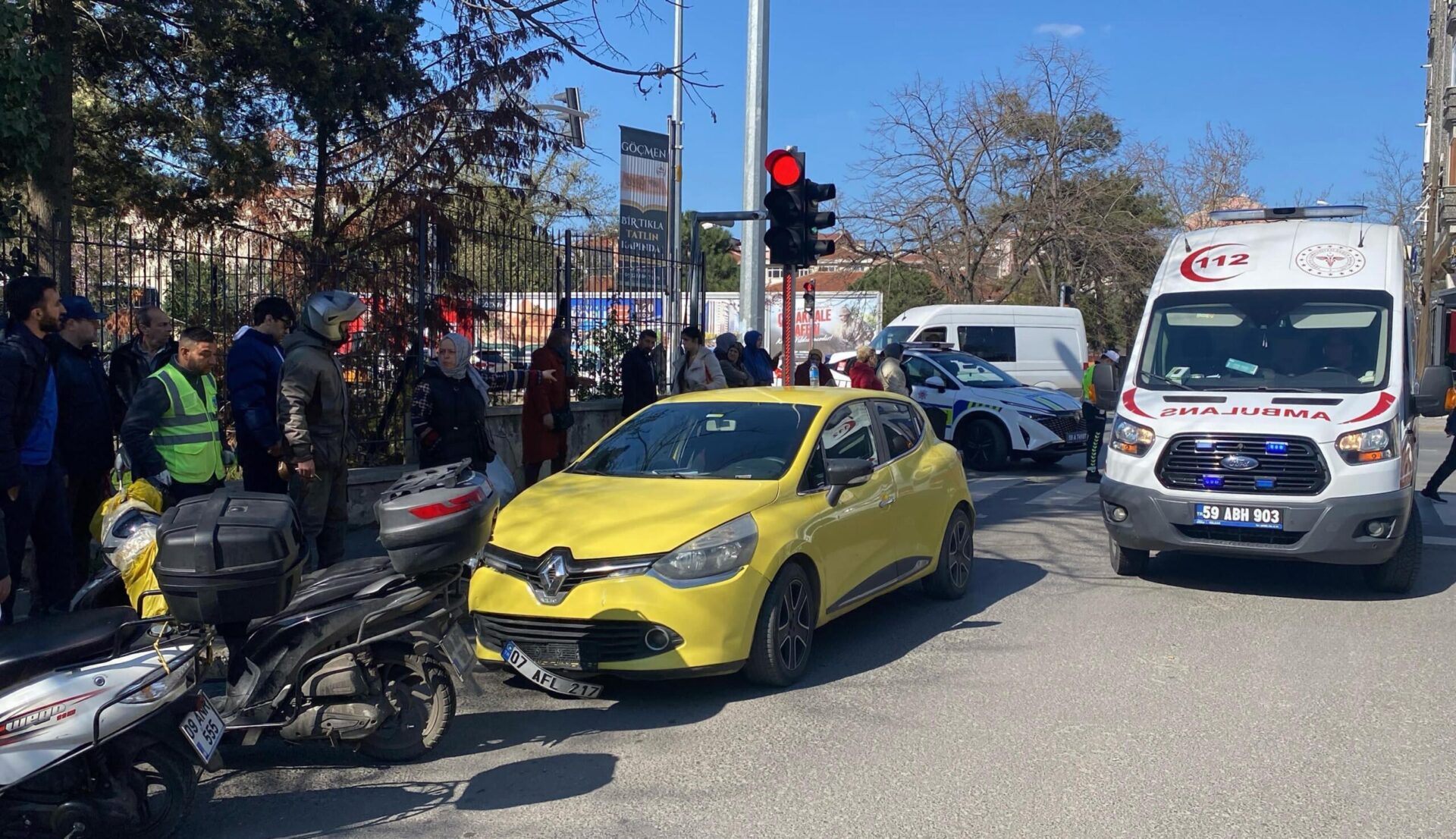 Otomobille Çarpışan Motosiklet Sürücüsü Yaralandı Otomobille Çarpışan Motosiklet Sürücüsü Yaralandı
