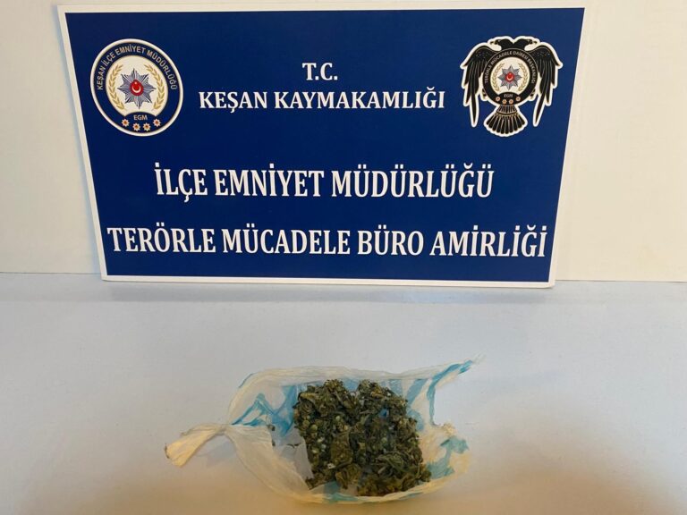 Edirne’de aranması olan 2 firari hükümlü yakalandı