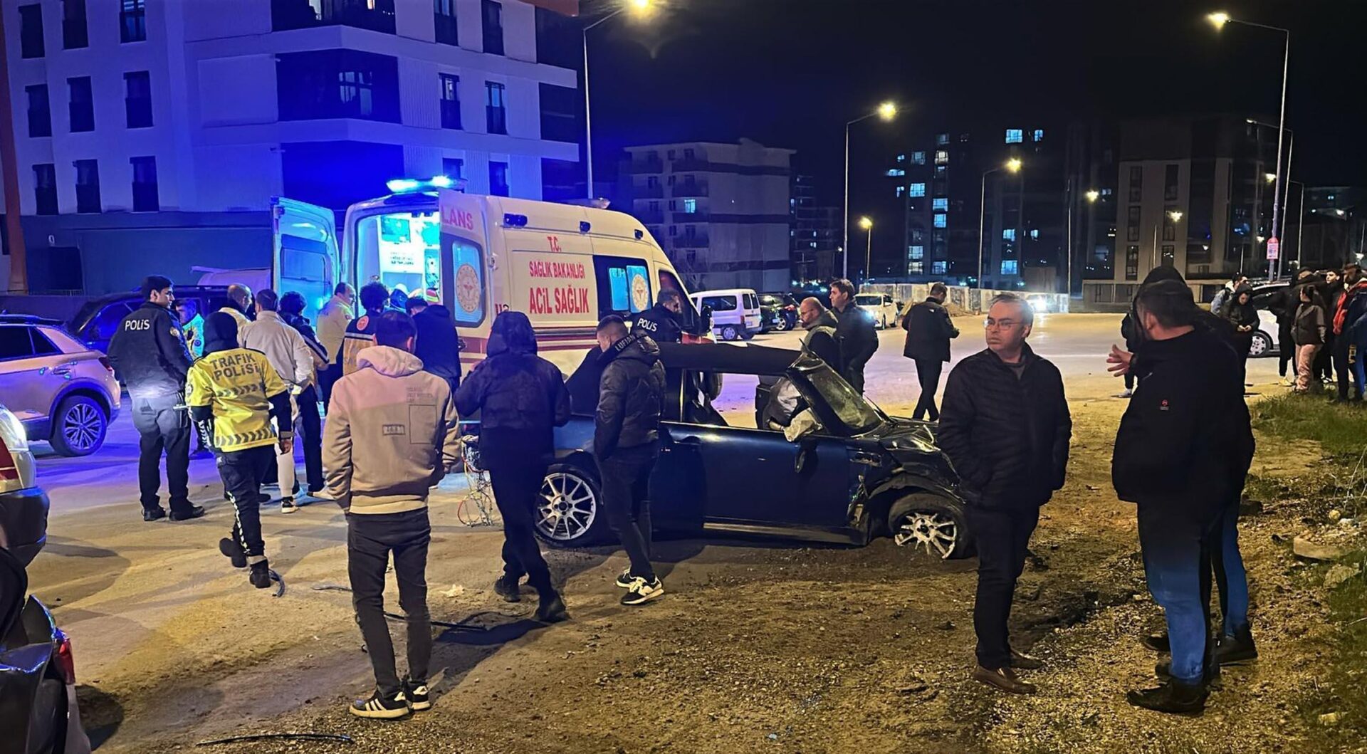 Edirne’de iki otomobilin çarpıştığı kaza kamerada: 4 yaralı Edirne’de iki otomobilin çarpıştığı kaza kamerada: 4 yaralı