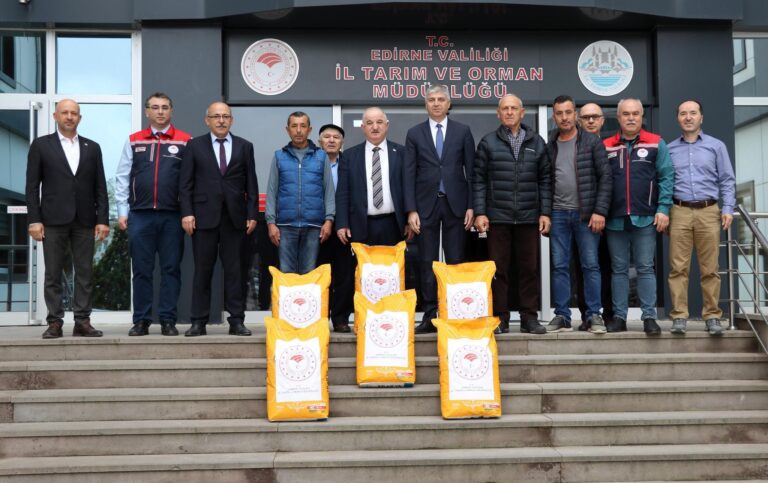 Edirne’de üreticilere yüzde 75 devlet destekli yerli hibrit ayçiçeği tohumu dağıtıldı