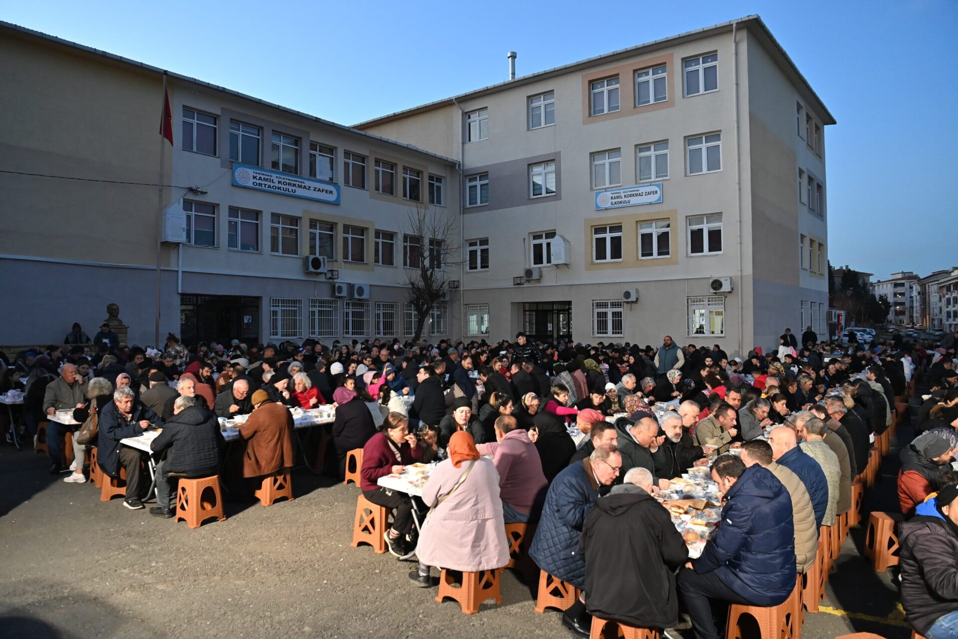 Halk Sofraları Zafer Mahallesi’ne Konuk Oldu Halk Sofraları Zafer Mahallesi’ne Konuk Oldu