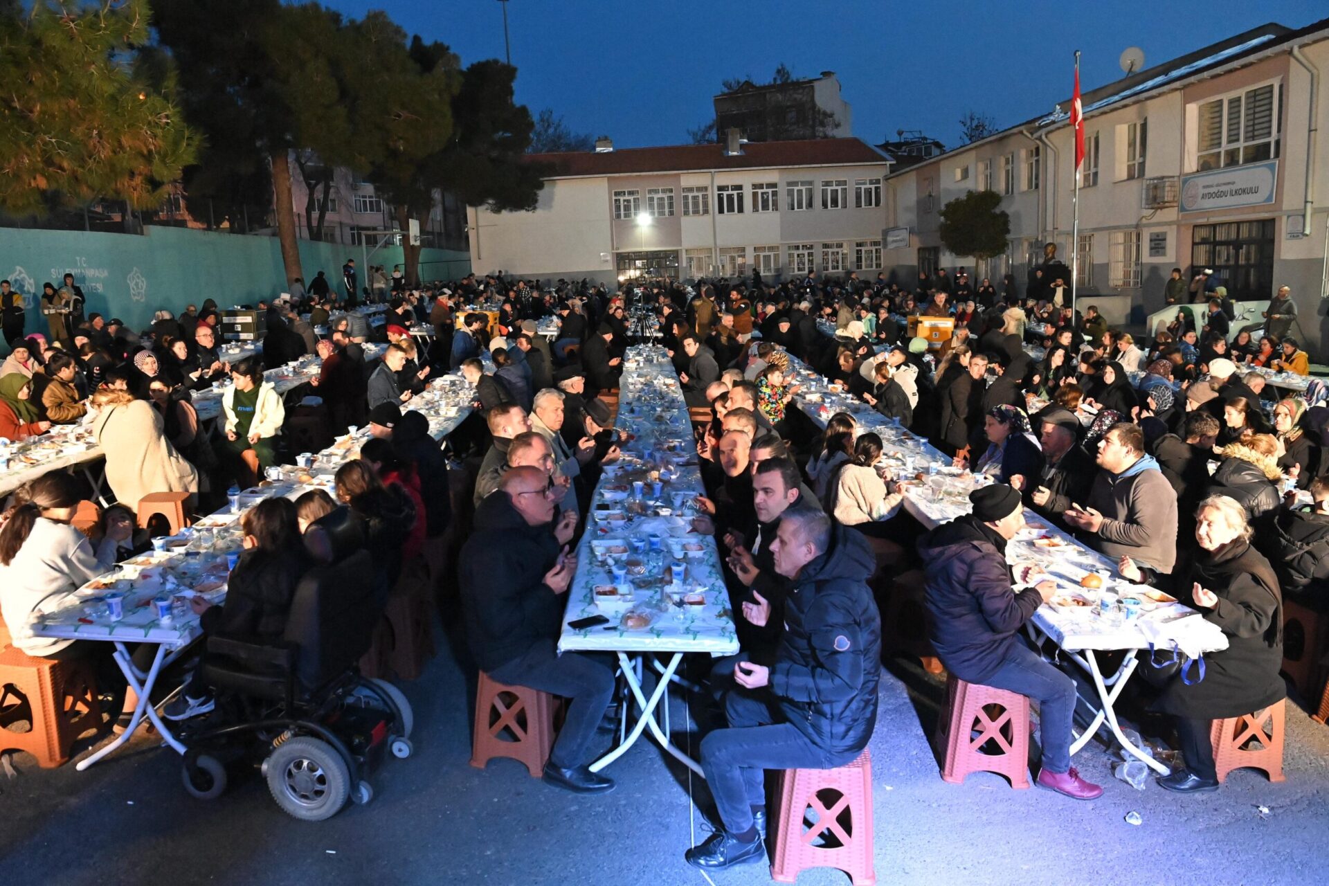 Halk Sofralarının İlk Durağı Aydoğdu Mahallesi Oldu Halk Sofralarının İlk Durağı Aydoğdu Mahallesi Oldu