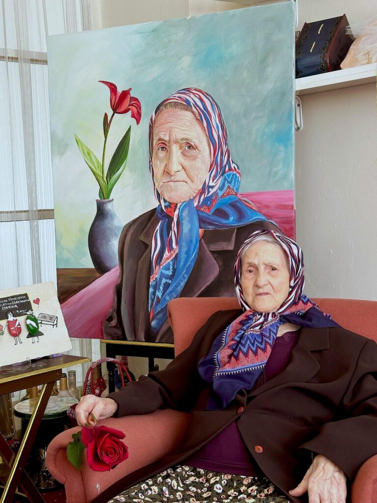 Kadınlar Günü’nde ziyaret ettiği huzurevinin en yaşlısını resmetti