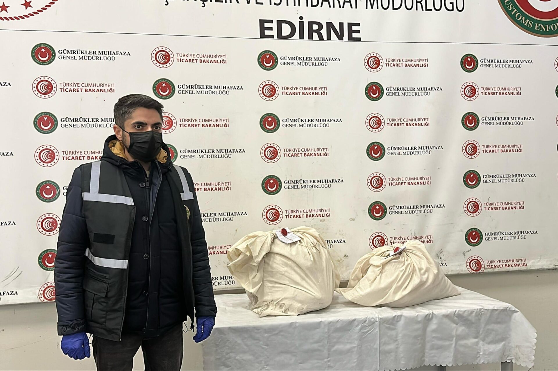 Kapıkule’de TIR’da 44 kilo uyuşturucu ele geçirildi Kapıkule’de TIR’da 44 kilo uyuşturucu ele geçirildi