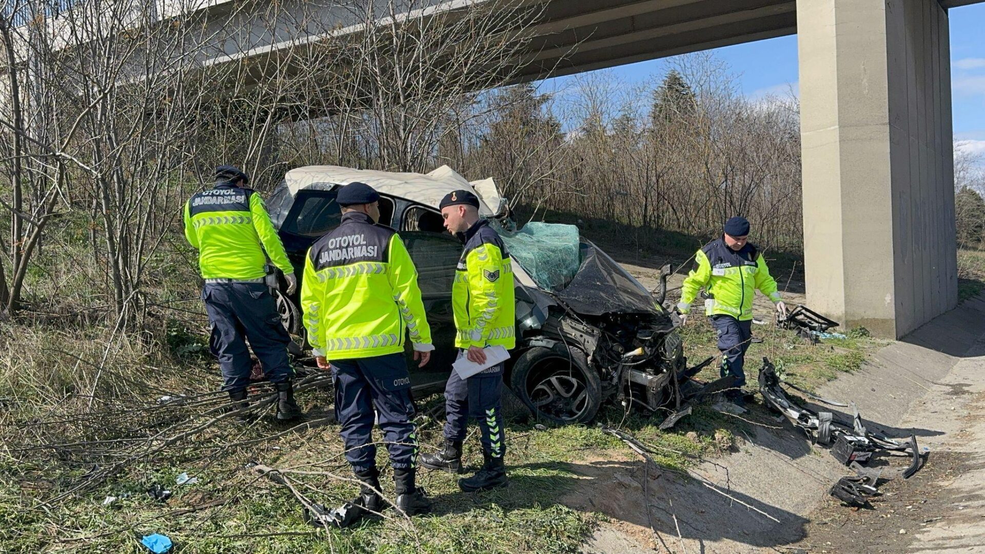 Otomobil, köprü ayağına çarptı; Sırp dansçı öldü, 3 arkadaşı yaralı | Çorlu’da Haber Otomobil, köprü ayağına çarptı; Sırp dansçı öldü, 3 arkadaşı yaralı | Çorlu’da Haber