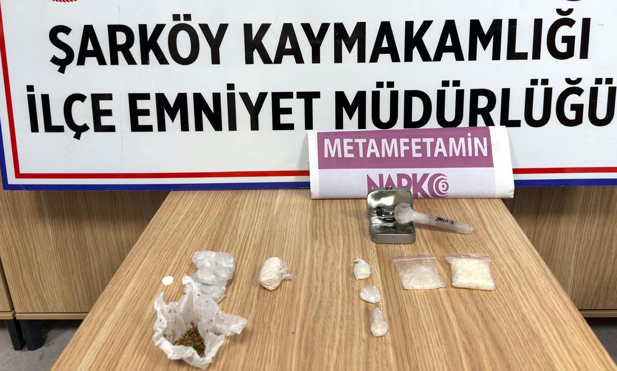 Şarköy’de üzerinde uyuşturucu ile yakalanan 3 şüpheli tutuklandı | Çorlu’da Haber Şarköy’de üzerinde uyuşturucu ile yakalanan 3 şüpheli tutuklandı | Çorlu’da Haber