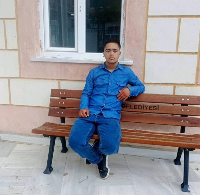 Silahlı kavga sırasında cami önünde oturan Down sendromlu Mehmet öldü | Çorlu’da Haber