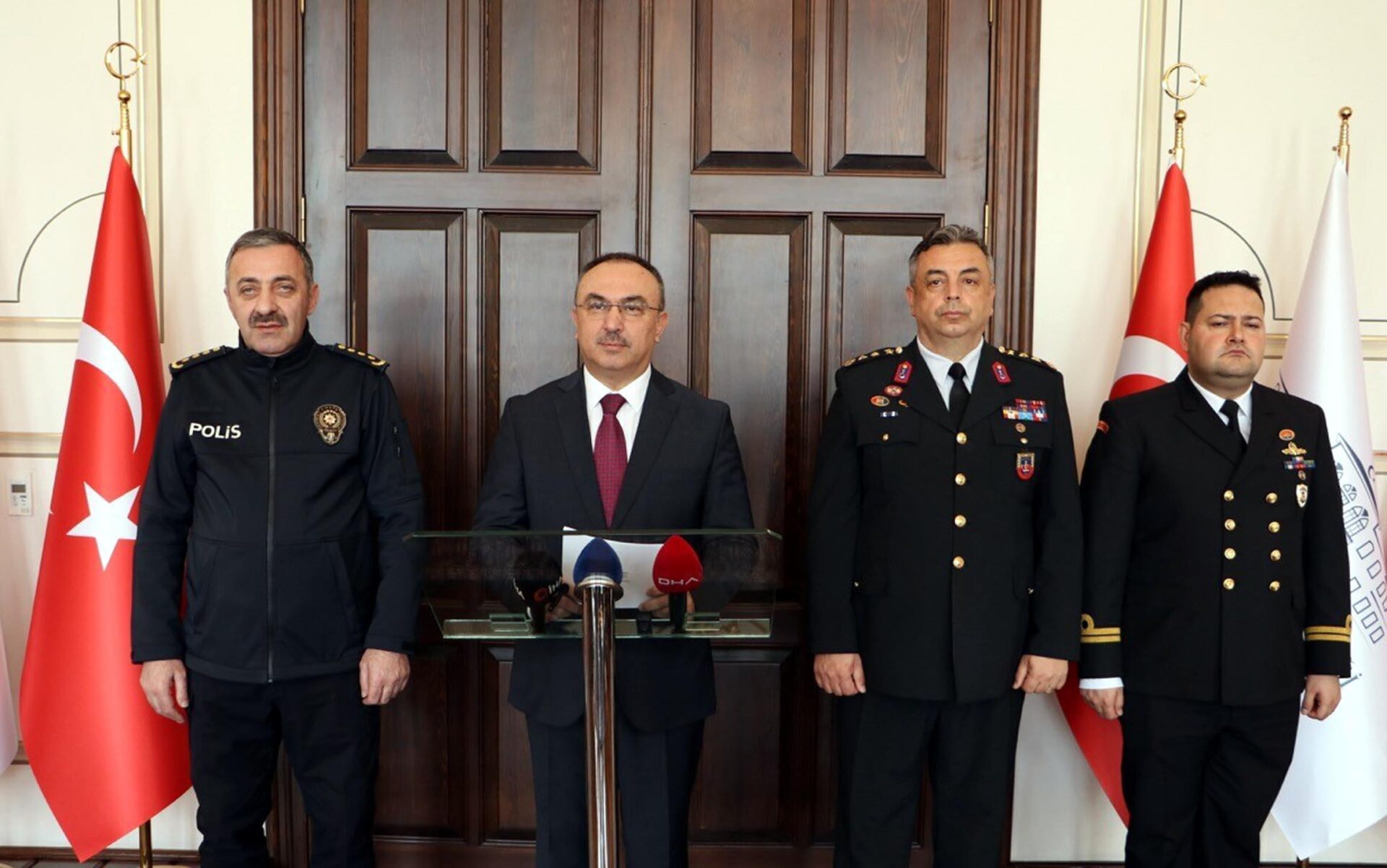 Tekirdağ Valisi Soytürk: 226 göçmen, 21 organizatör yakalandı | Çorlu’da Haber Tekirdağ Valisi Soytürk: 226 göçmen, 21 organizatör yakalandı | Çorlu’da Haber