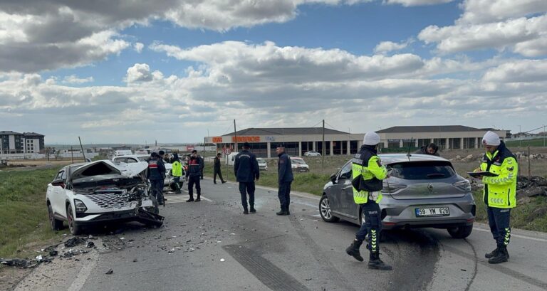 Tekirdağ’da 3 araç kazaya karıştı; 3’ü askeri personel 6 yaralı | Çorlu’da Haber