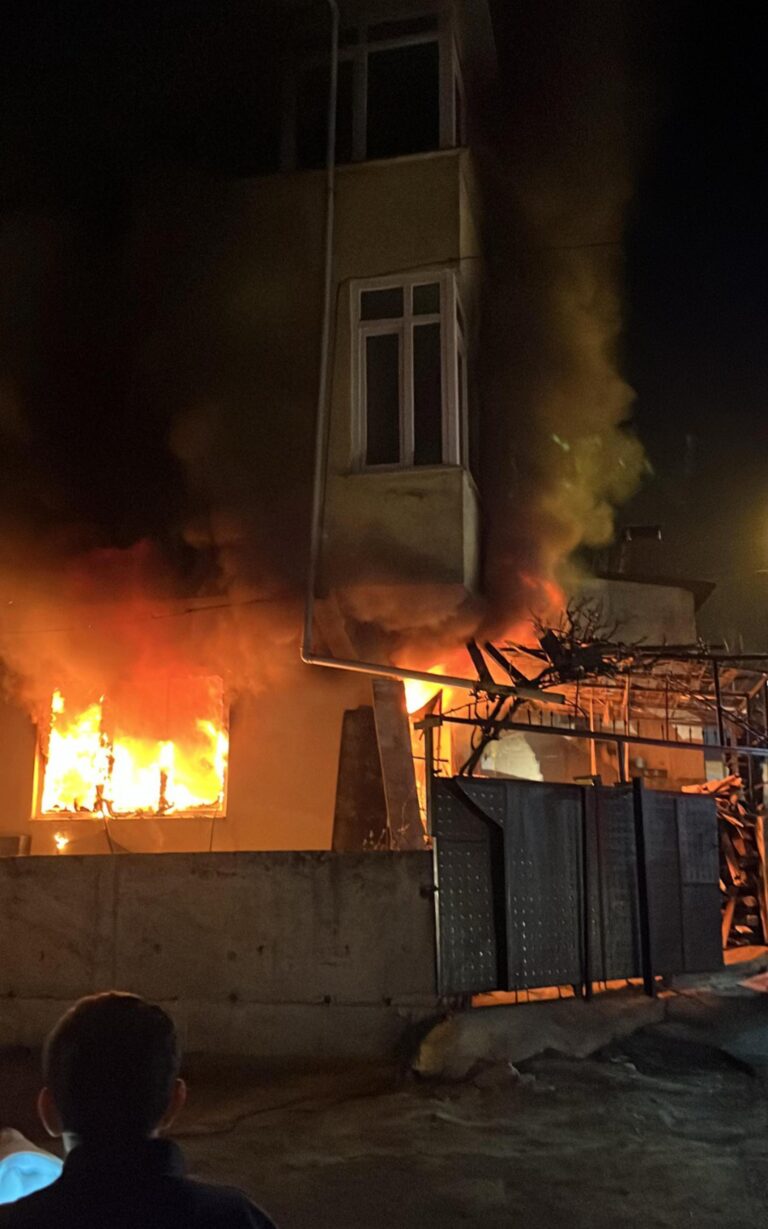 Tekirdağ’da ev yangını; 1 ağır yaralı, 4 kişi dumandan etkilendi | Çorlu’da Haber