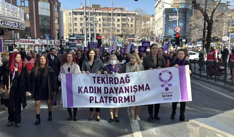Tekirdağ’da ‘Kadınlar birlikte güçlü’ yürüyüşü | Çorlu’da Haber