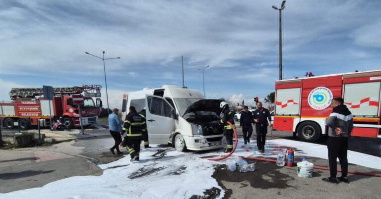 Tekirdağ’da seyir halindeki yolcu minibüsü yandı | Çorlu’da Haber