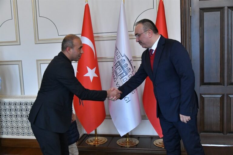 Vali Soytürk Şehit Ailelerine ve Gazimize Devlet Övünç Madalyası ve Beratı’nı Tevcih Etti
