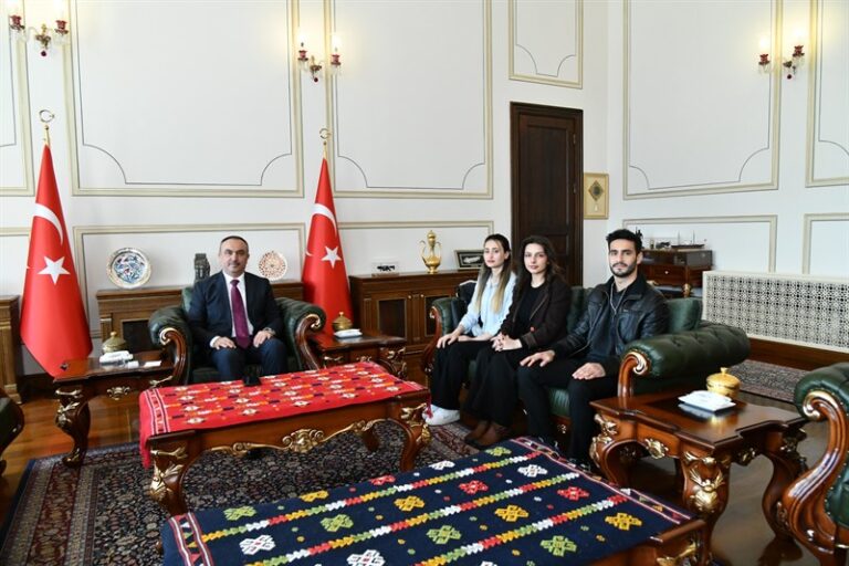 Vali Soytürk Üniversite Öğrencilerini Makamında Ağırladı