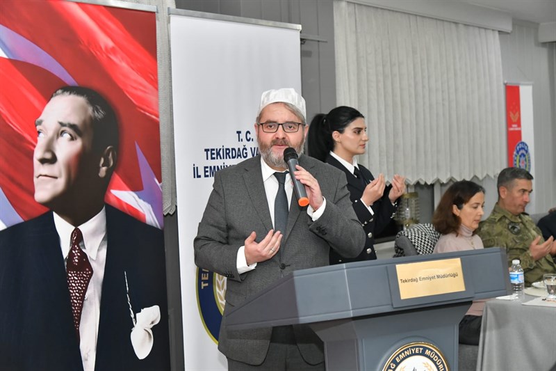 Vali Soytürk ve Eşi Nurdan Soytürk Polisler, Şehit Aileleri ve Gazilerle İftar Yaptı Vali Soytürk ve Eşi Nurdan Soytürk Polisler, Şehit Aileleri ve Gazilerle İftar Yaptı