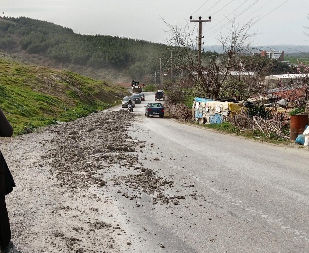 Yola beton döken kamyonun sahibi firmaya ceza Yola beton döken kamyonun sahibi firmaya ceza