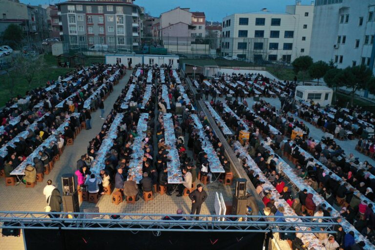 Yüzbinler Halk Sofralarında Buluşuyor