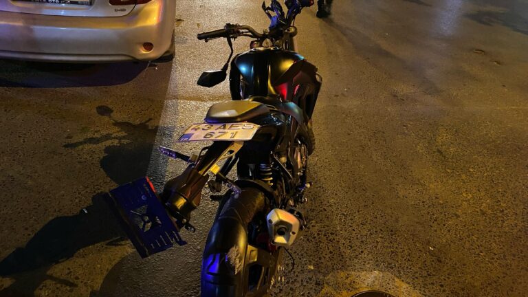 Otomobille Çarpışan Motosiklet Sürücüsü, Ağır Yaralandı