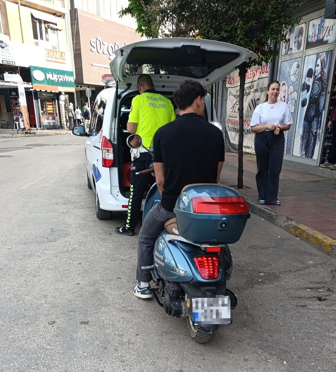 Edirne’de 55 motosiklet sürücüsüne 408 bin lira ceza Edirne’de 55 motosiklet sürücüsüne 408 bin lira ceza