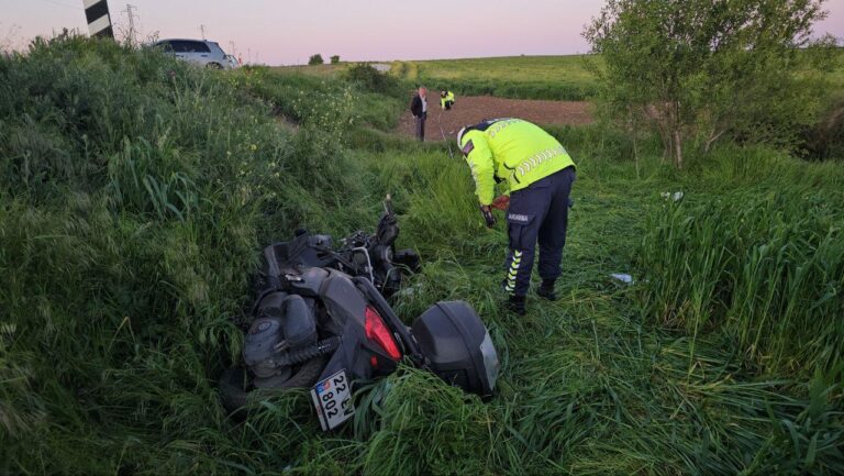 Edirne’de devrilen motosiklet metrelerce sürüklendi: 1 ölü, 1 yaralı