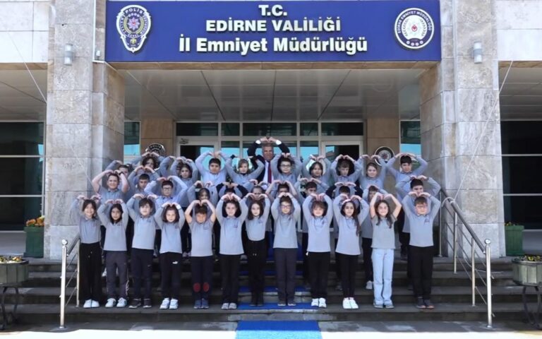 Edirne’de ilkokul öğrencilerinden polislere özel video klip