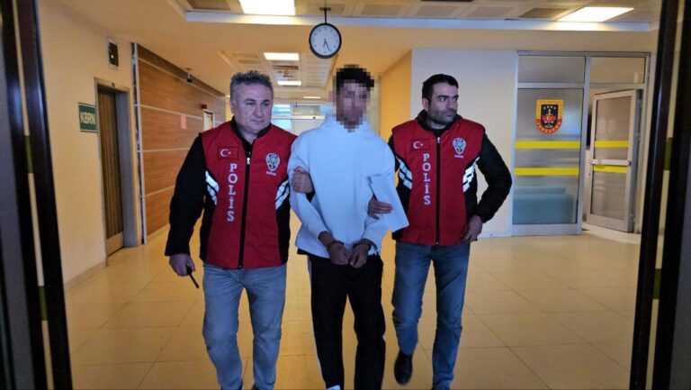 Edirne’de lise bahçesinde bıçaklanarak öldürülen Gülden, toprağa verildi (2)