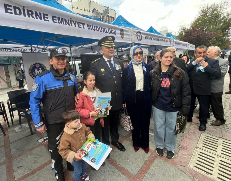 Edirne’de polisten vatandaşlara bilgilendirme
