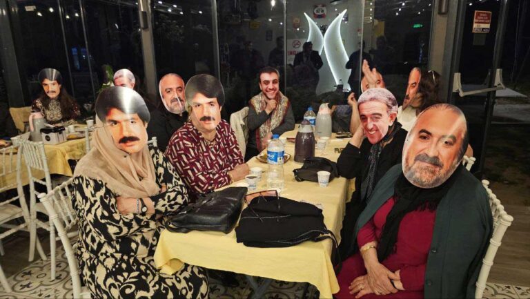 Edirneli kadınlar, sevilen sanatçıları ‘Maskeli Ünlüler Gecesi’ ile andı