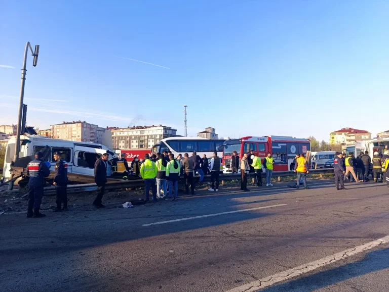 İşçi Servisleri Çarpıştı: 18 Yaralı