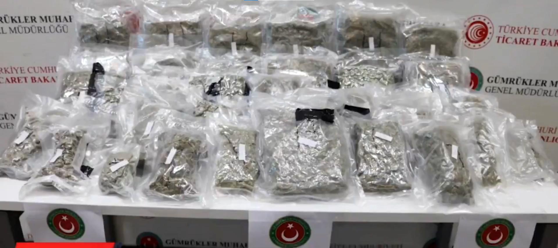 İpsala Sınır Kapısı’nda cipte 17 kilo esrar ele geçirildi İpsala Sınır Kapısı’nda cipte 17 kilo esrar ele geçirildi