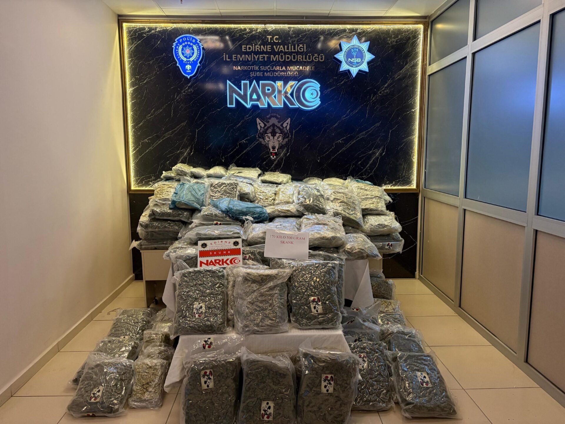 Kapıkule’de 2 TIR’da toplam 171 kilo uyuşturucu ele geçirildi; 2 tutuklama Kapıkule’de 2 TIR’da toplam 171 kilo uyuşturucu ele geçirildi; 2 tutuklama