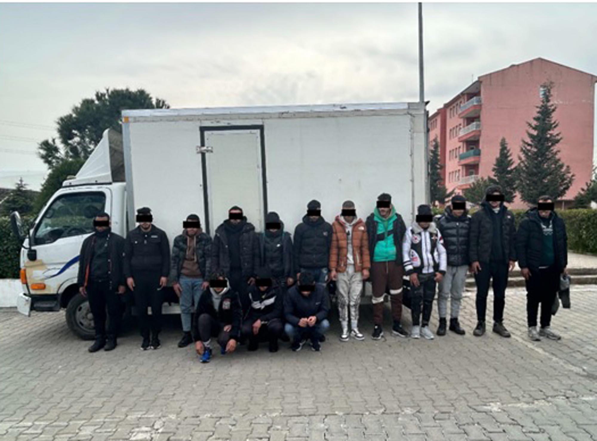 Kırklareli’de 75 kaçak göçmen yakalandı Kırklareli’de 75 kaçak göçmen yakalandı