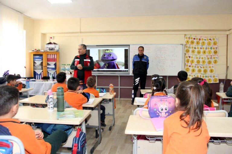 Kırklareli’de ilkokul öğrencilerine akran zorbalığı eğitimi