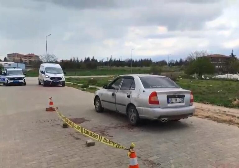 Tartıştığı Arkadaşını Boğazından Bıçakla Yaraladı