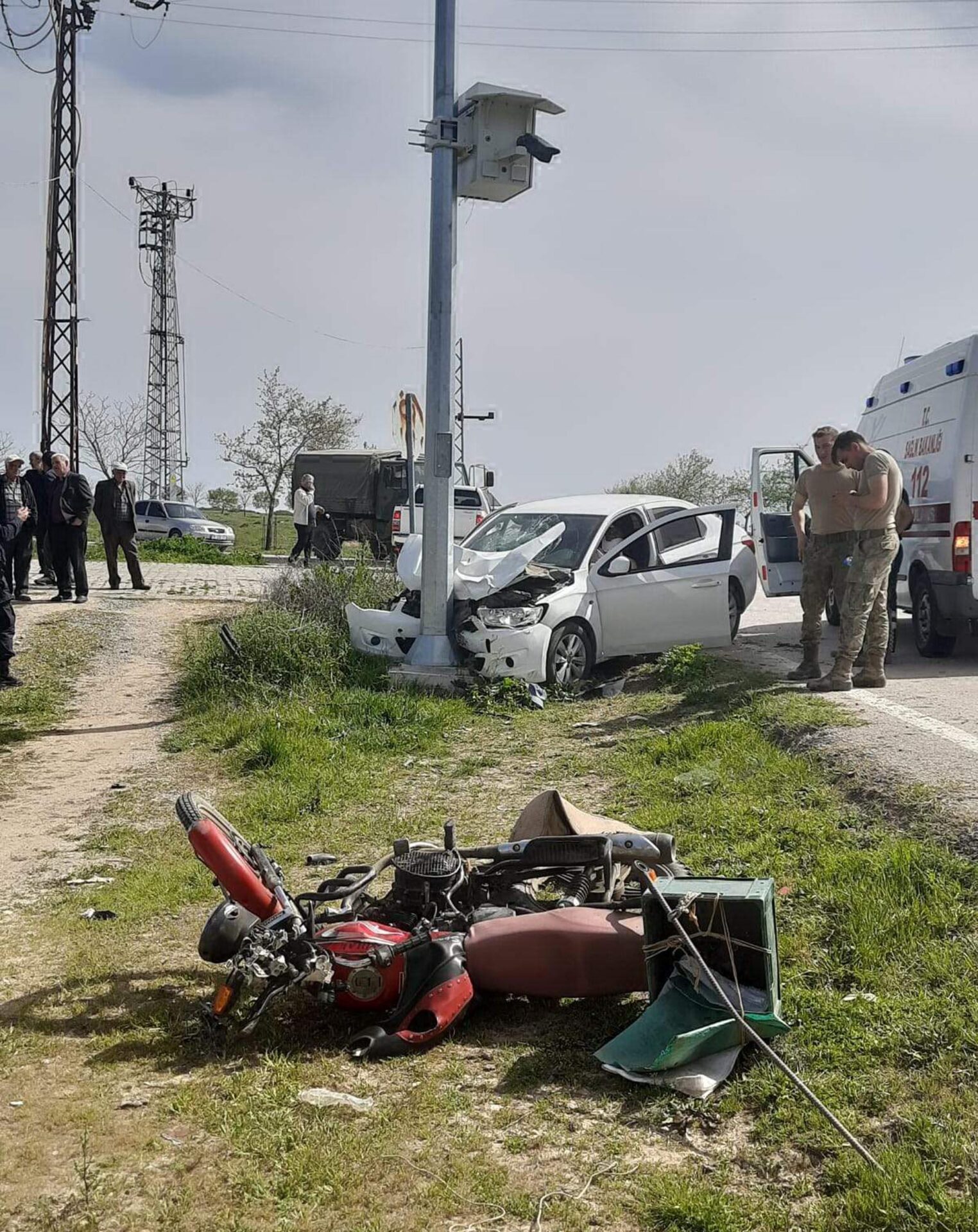 Otomobille çarpışan motosikletin sürücüsü ağır yaralandı Otomobille çarpışan motosikletin sürücüsü ağır yaralandı