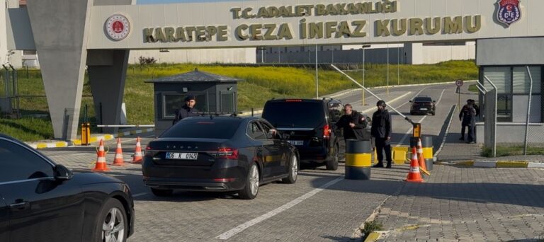ÖZGÜR ÖZEL CEZAEVİNDE TUTUKLU MURAT ONGUN’U ZİYARET ETTİ