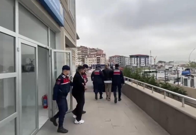 Sosyal medyada tuzağa düşürdükleri kişilere şantaj yapıp 8 milyon TL kazanç sağlayan 5 şüpheli tutuklandı | Çorlu’da Haber