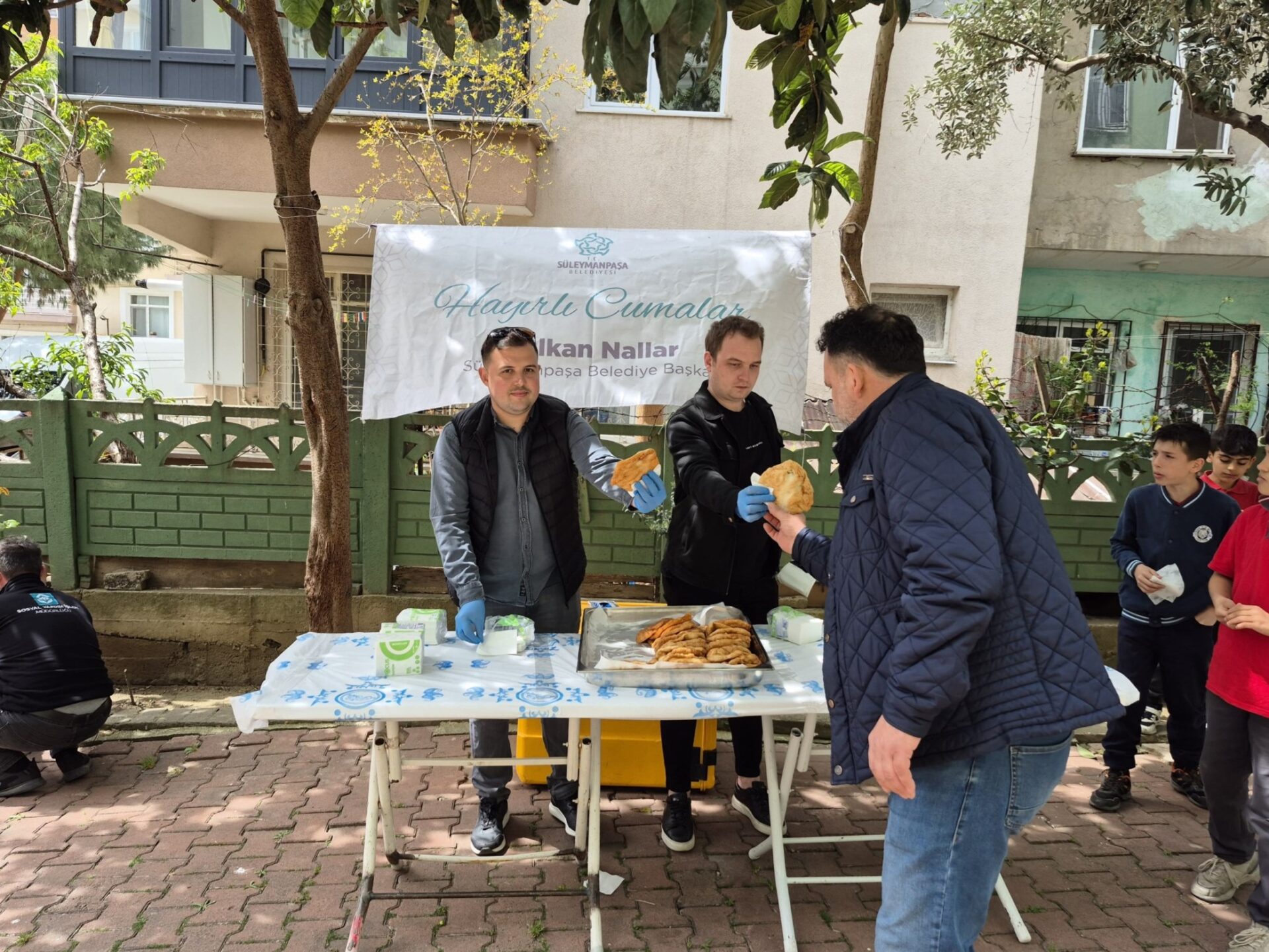 Süleymanpaşa Belediyesinden Çiftlikönü Mahallesi’nde Lokma İkramı Süleymanpaşa Belediyesinden Çiftlikönü Mahallesi’nde Lokma İkramı
