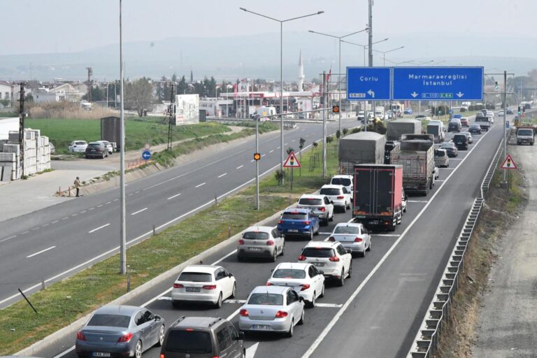 Tekirdağ-İstanbul kara yolunda araç yoğunluğu başladı | Çorlu’da Haber