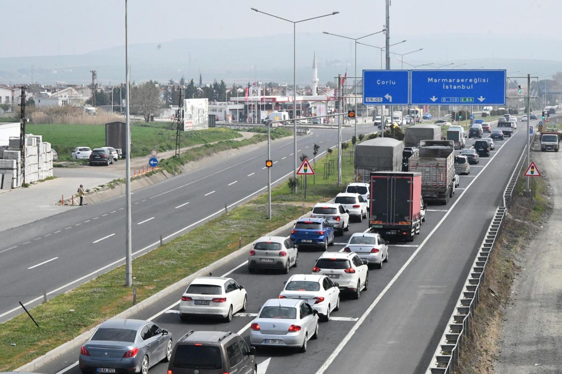 Tekirdağ-İstanbul kara yolunda araç yoğunluğu başladı | Çorlu’da Haber Tekirdağ-İstanbul kara yolunda araç yoğunluğu başladı | Çorlu’da Haber