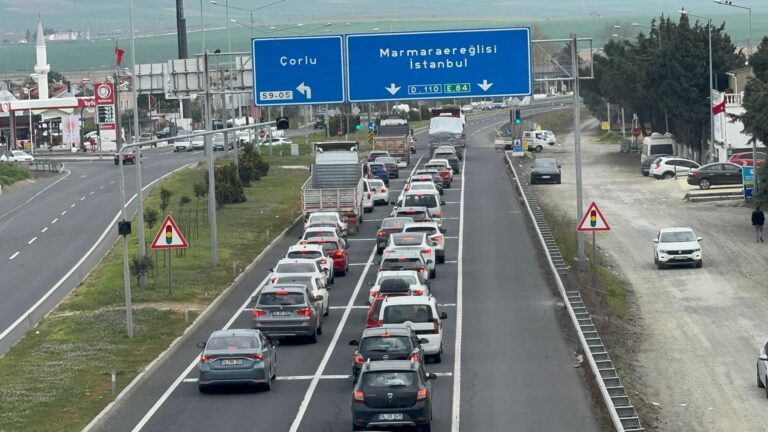 Tekirdağ-İstanbul kara yolunda araç yoğunluğu | Çorlu’da Haber