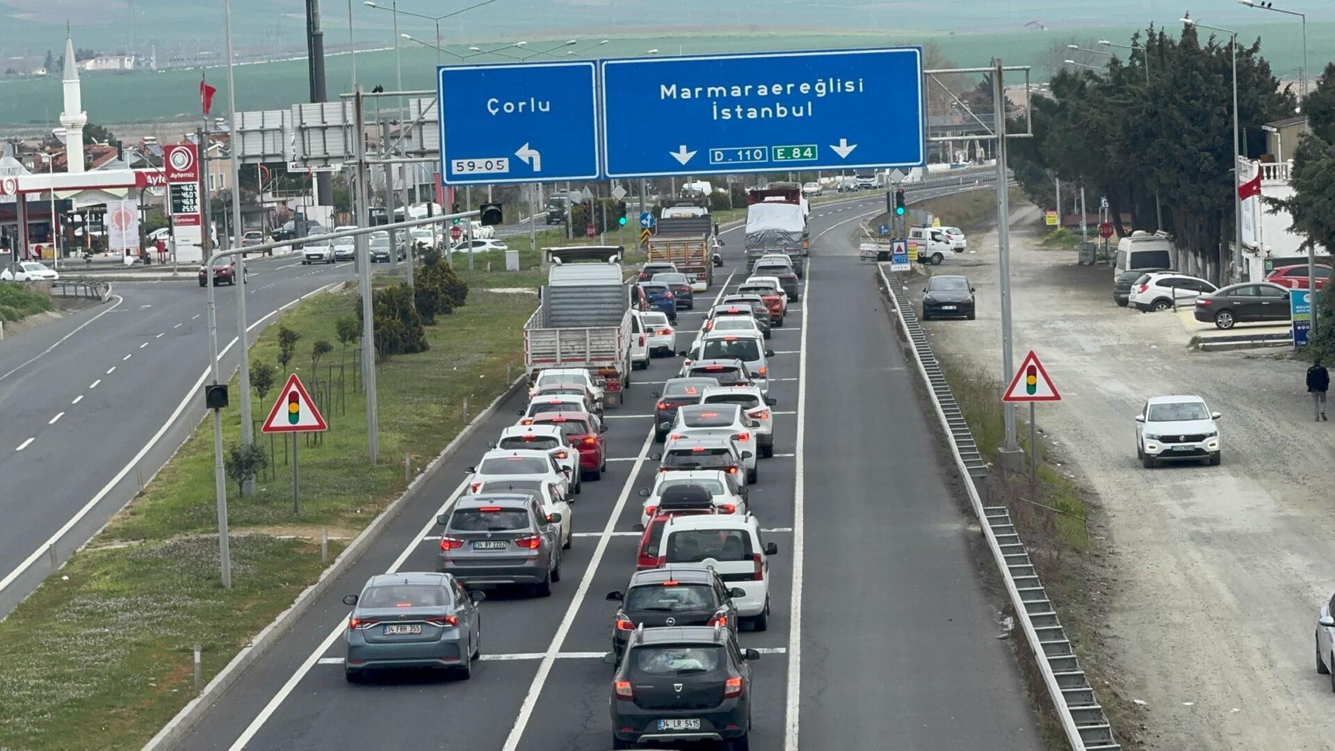 Tekirdağ-İstanbul kara yolunda araç yoğunluğu | Çorlu’da Haber Tekirdağ-İstanbul kara yolunda araç yoğunluğu | Çorlu’da Haber