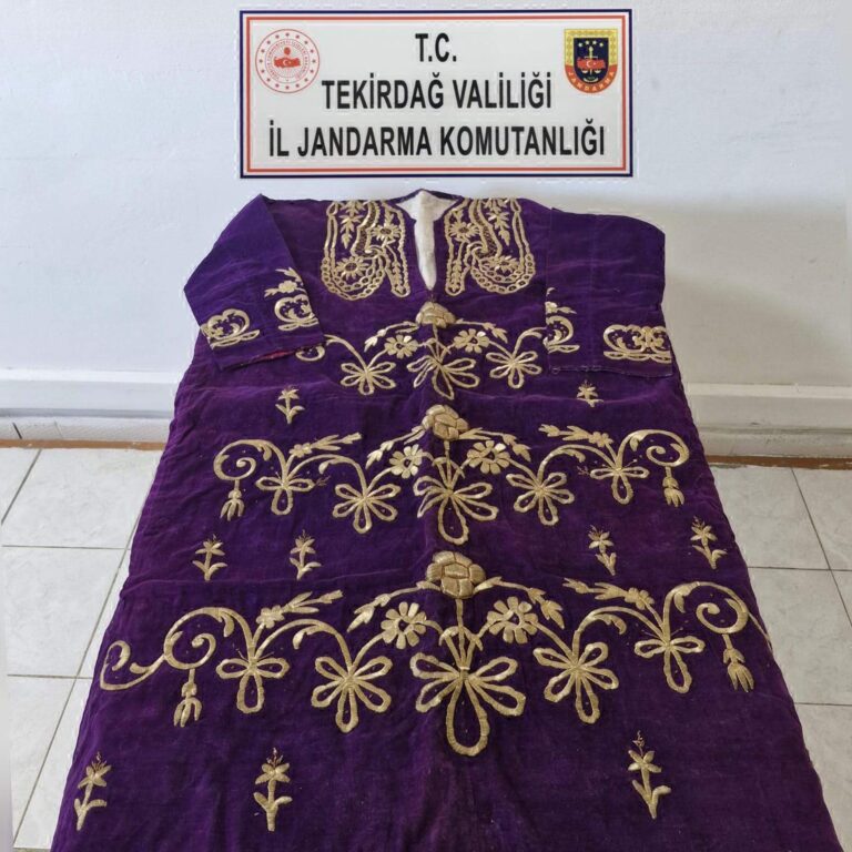 Tekirdağ’da tarihi eser niteliği taşıyan kıyafet ele geçirildi | Çorlu’da Haber