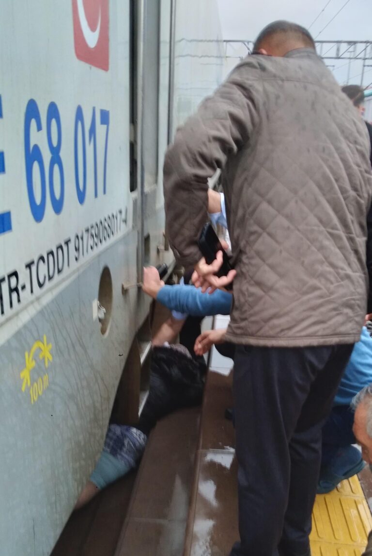 Tekirdağ’da tren ile peron arasına sıkışan kadın yaralandı | Çorlu’da Haber