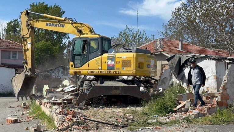 Uyuşturucu Satıldığı Tespit Edilen 10 Metruk Bina Yıkıldı