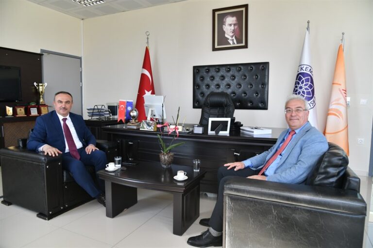 Vali Soytürk Tıp Fakültesi Dekanı Gültekin’i Ziyaret Etti
