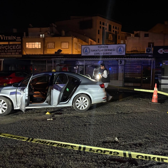 Otoparkta Yere Düştü, Üzerinden Otomobil Geçip Öldü: Kamerada