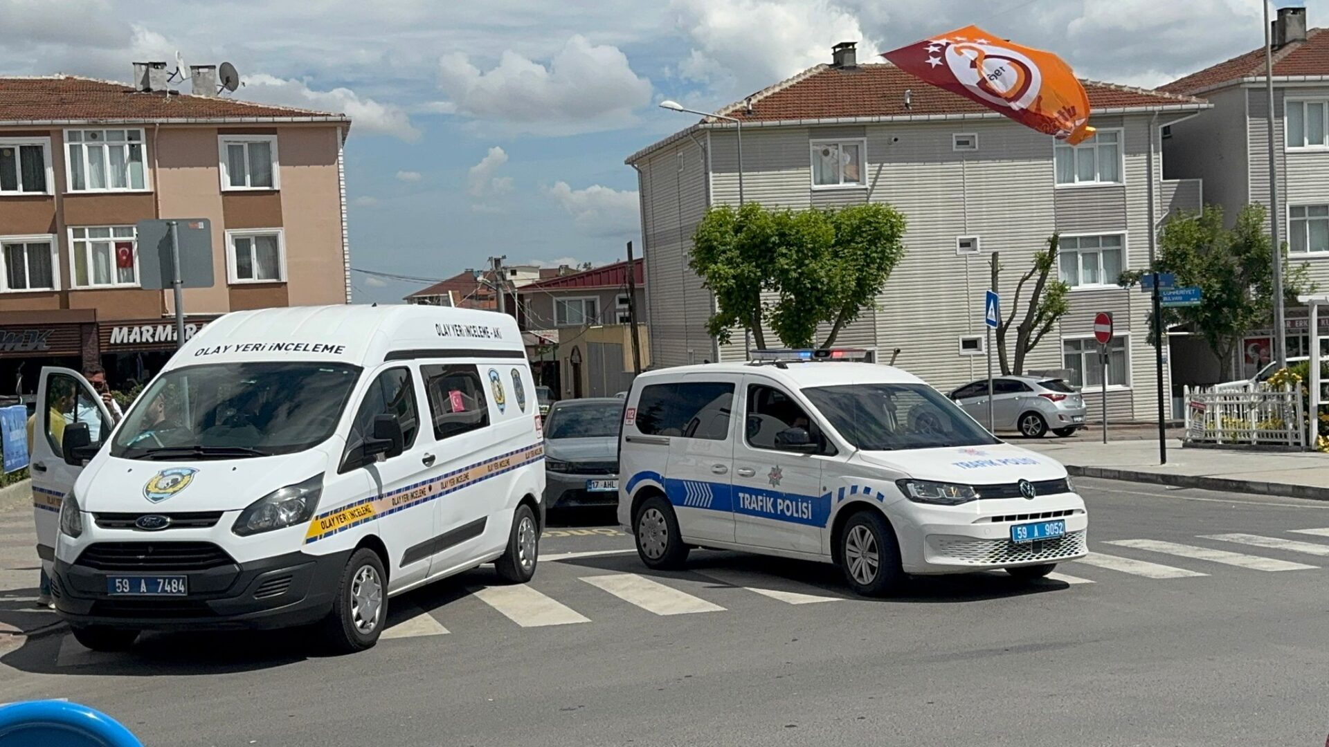 Cuma Namazı Sonrası Muhtara Bıçaklı Saldırı: Hastaneye Kaldırıldı Cuma Namazı Sonrası Muhtara Bıçaklı Saldırı: Hastaneye Kaldırıldı
