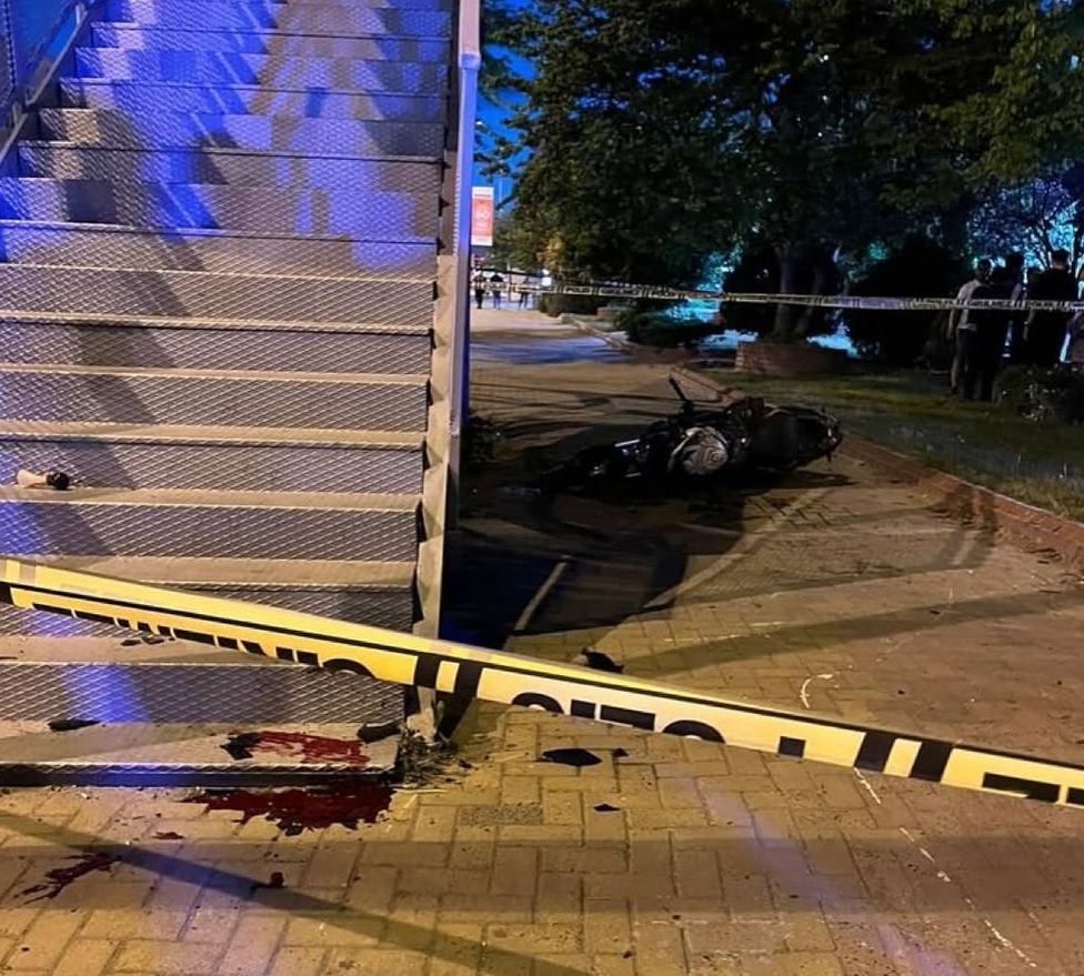 Motosiklet Sürücüsü Ağır Yaralandı! Motosiklet Sürücüsü Ağır Yaralandı!